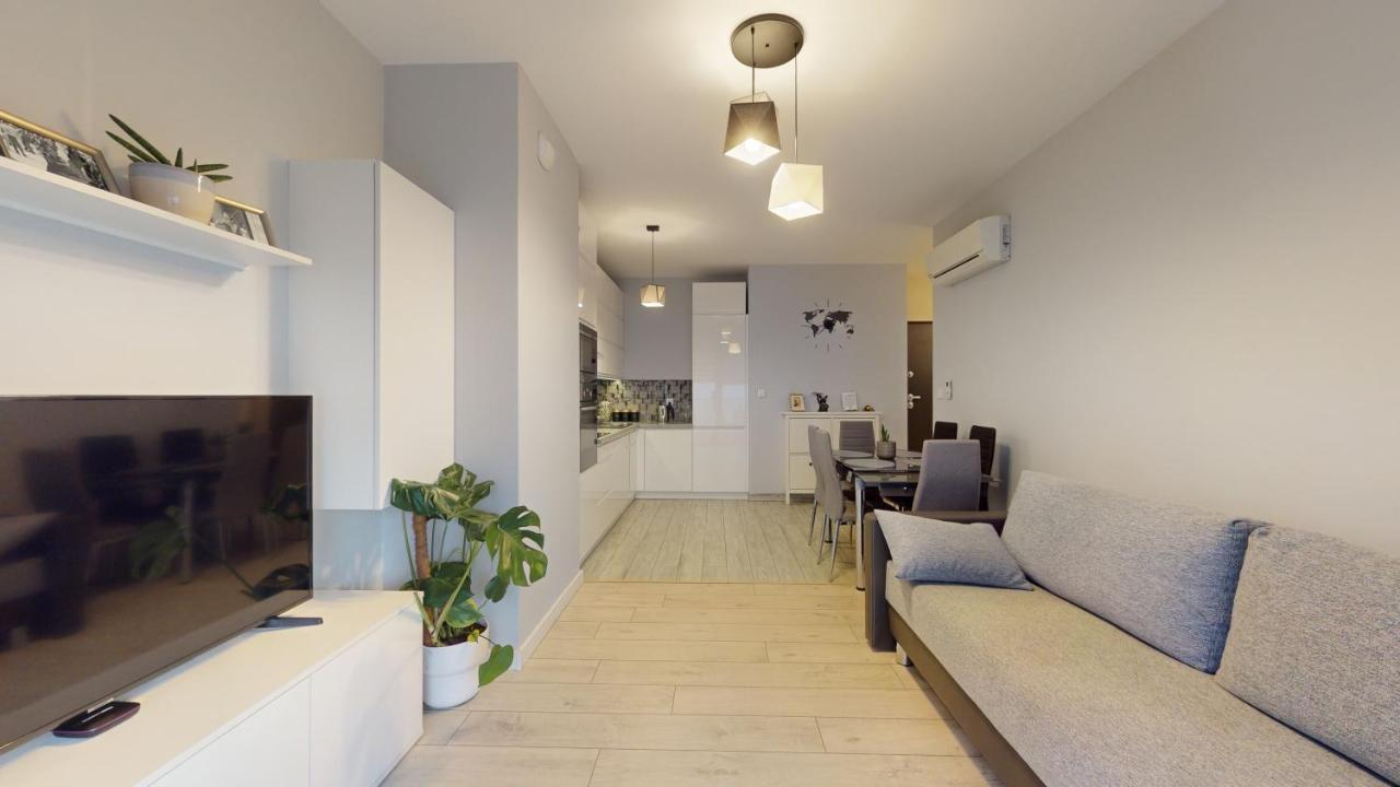 Family House Near The Market Square -Perfect For Family & Business Stays - Ksiecia Witolda Street 500 Steps To Market Square - 2 Bedrooms,2 Parking Places Breslau Exterior foto