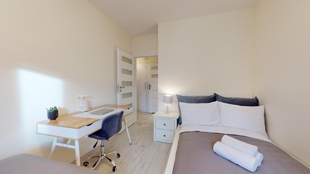 Family House Near The Market Square -Perfect For Family & Business Stays - Ksiecia Witolda Street 500 Steps To Market Square - 2 Bedrooms,2 Parking Places Breslau Exterior foto
