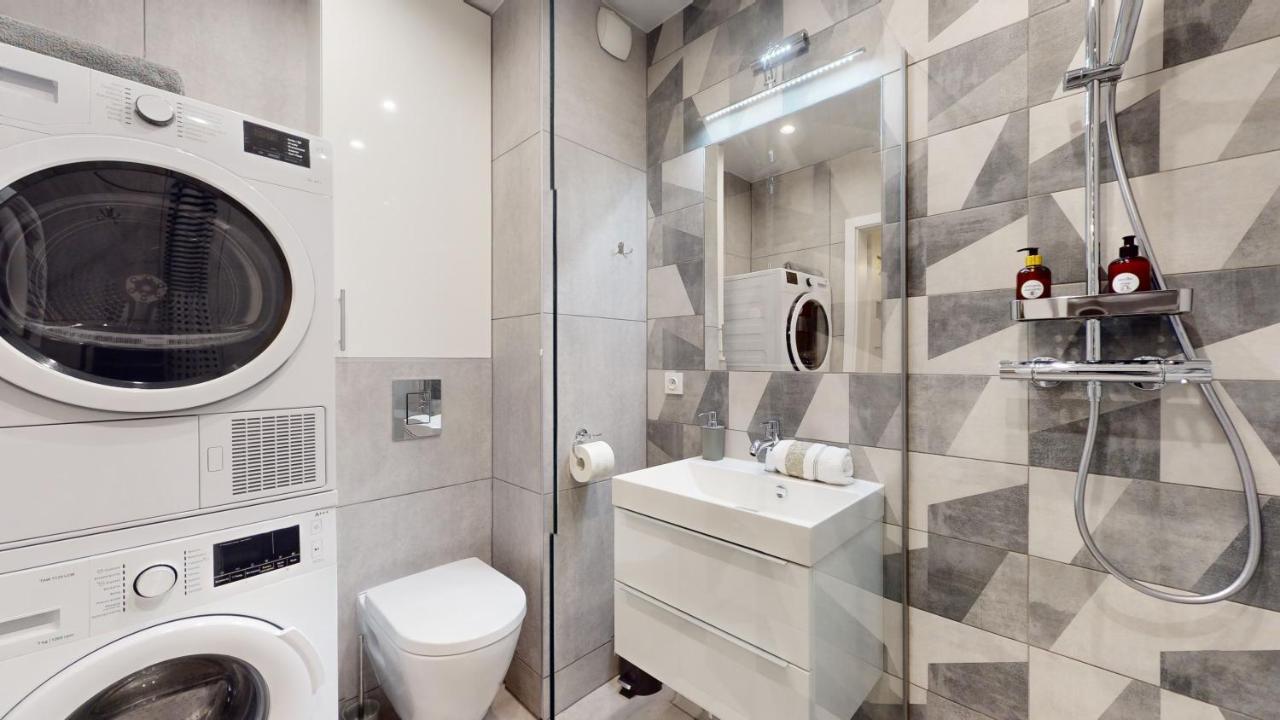 Family House Near The Market Square -Perfect For Family & Business Stays - Ksiecia Witolda Street 500 Steps To Market Square - 2 Bedrooms,2 Parking Places Breslau Exterior foto