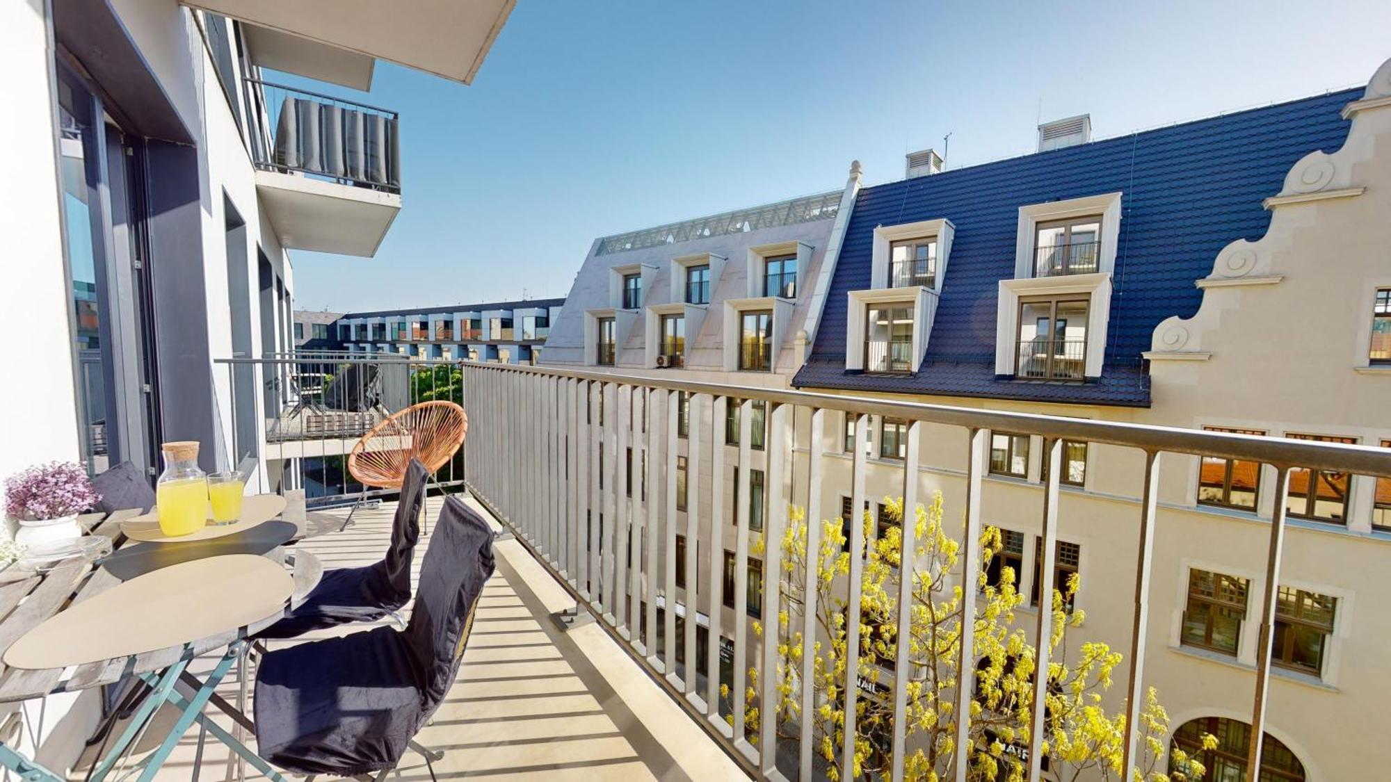 Family House Near The Market Square -Perfect For Family & Business Stays - Ksiecia Witolda Street 500 Steps To Market Square - 2 Bedrooms,2 Parking Places Breslau Exterior foto